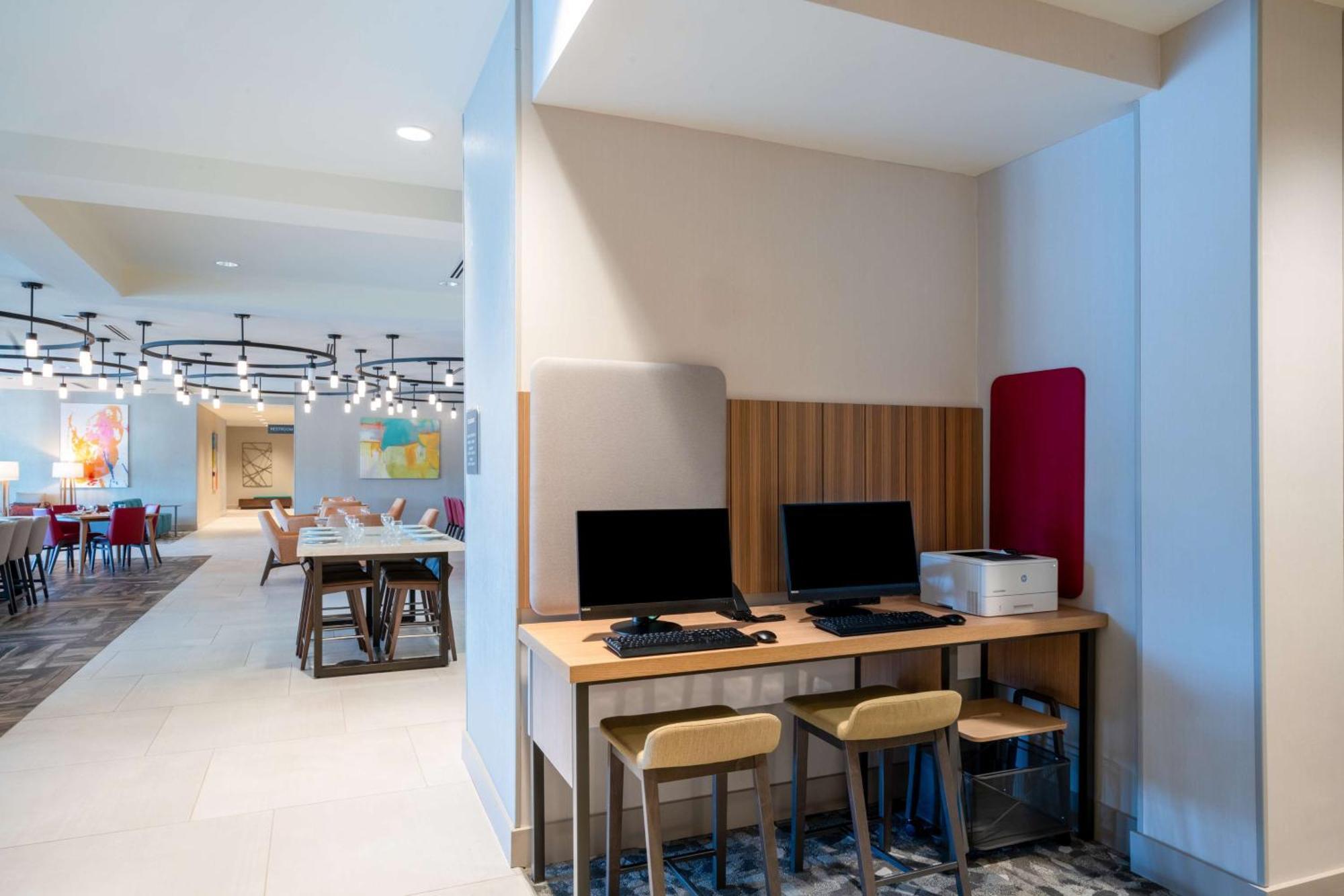 Hilton Garden Inn Brunswick Bagian luar foto