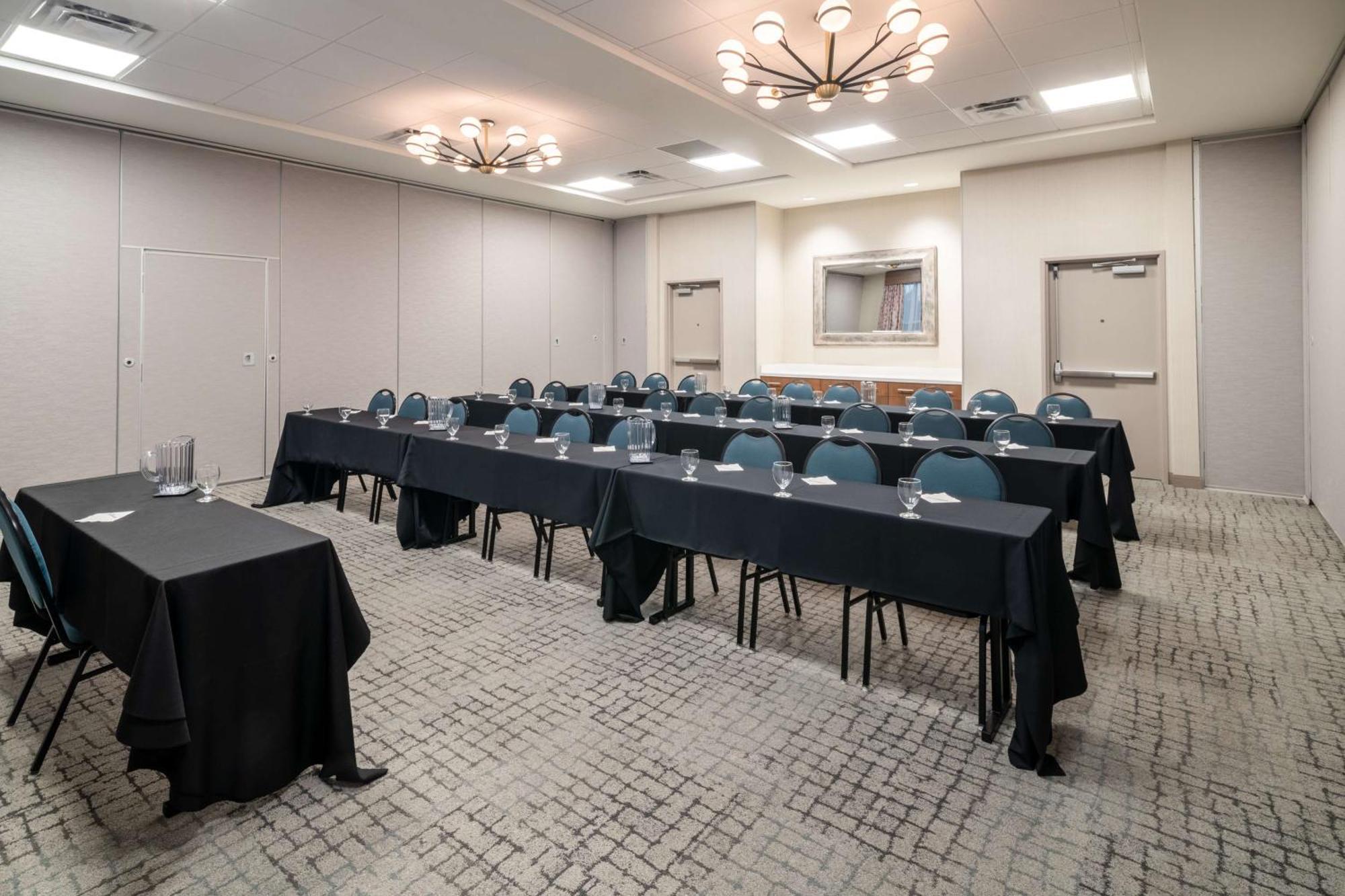 Hilton Garden Inn Brunswick Bagian luar foto