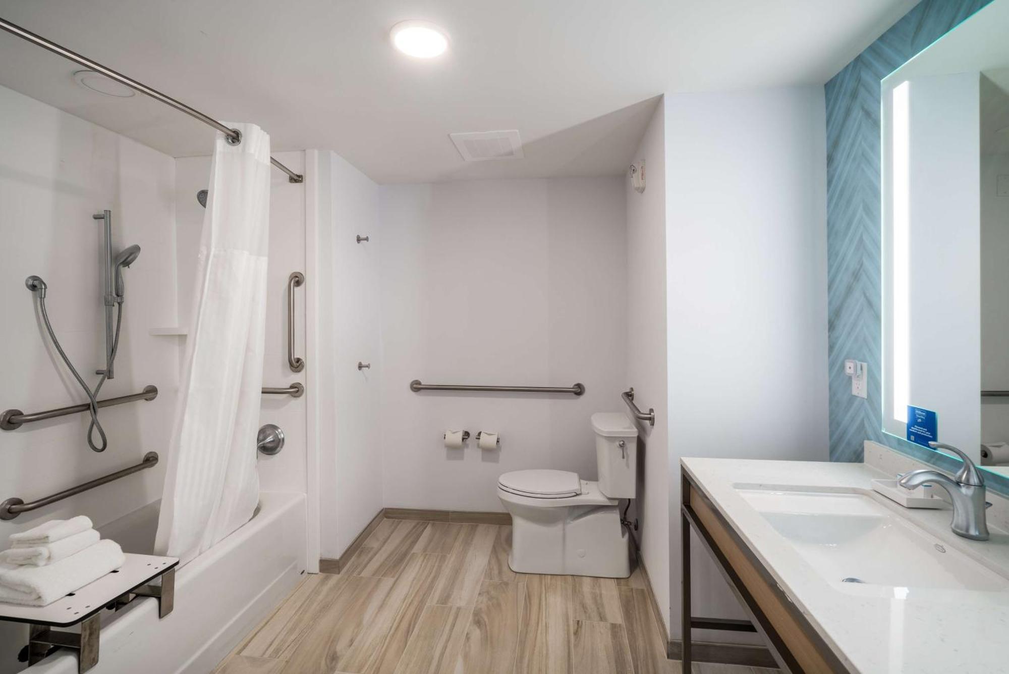 Hilton Garden Inn Brunswick Bagian luar foto