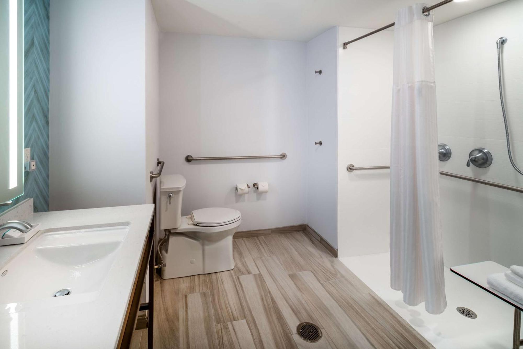 Hilton Garden Inn Brunswick Bagian luar foto