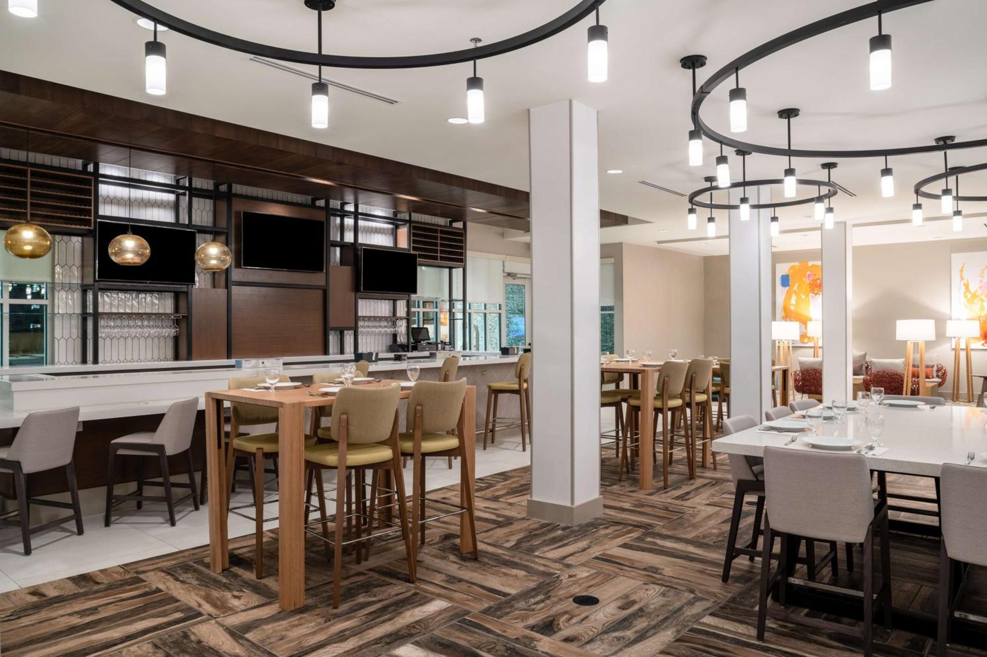 Hilton Garden Inn Brunswick Bagian luar foto