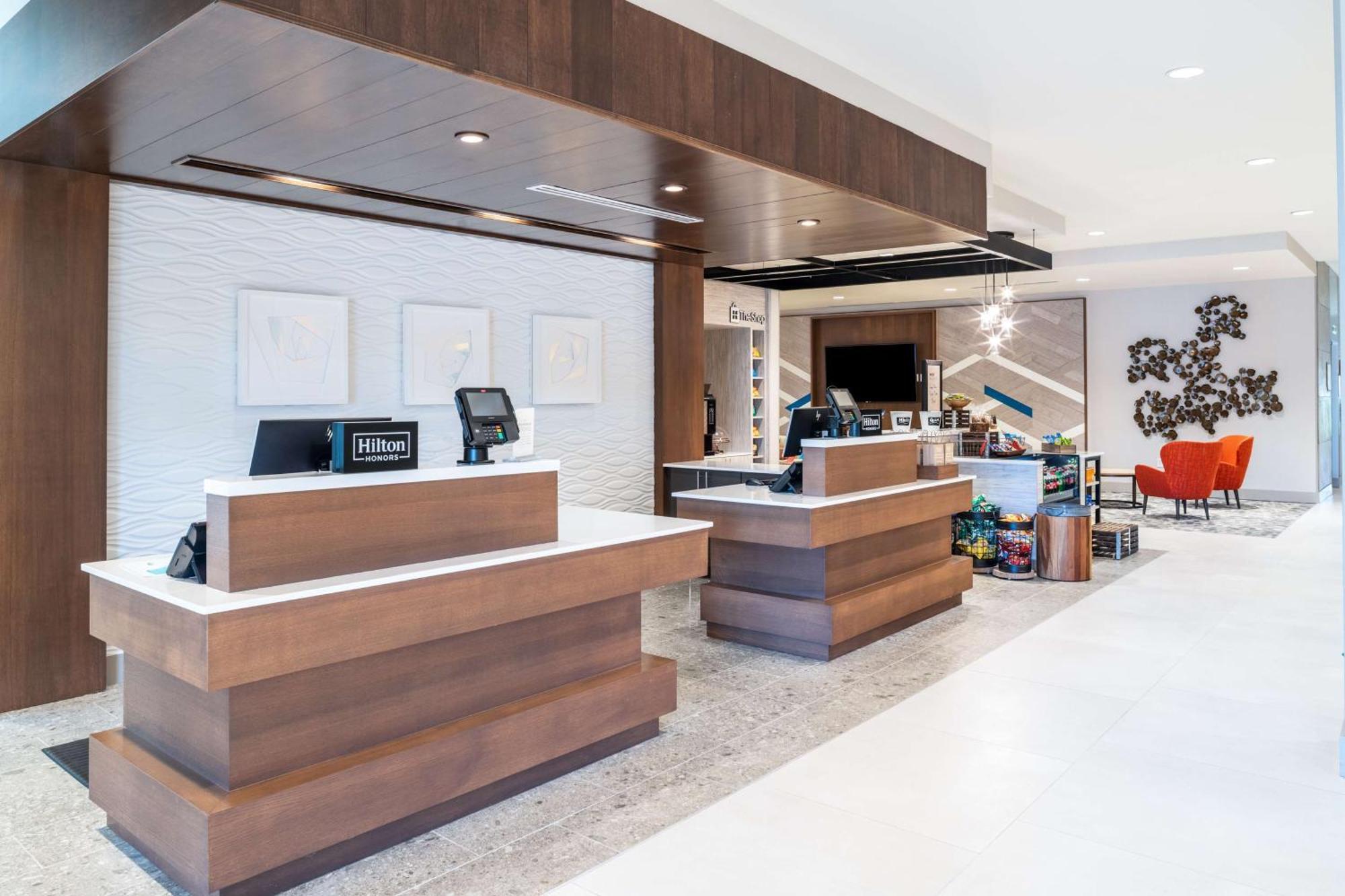 Hilton Garden Inn Brunswick Bagian luar foto